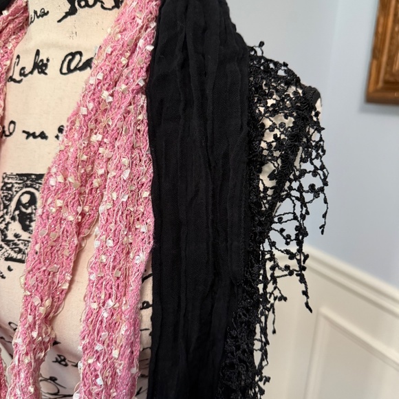 2 Scarves, 1 listing (Pink and black) - Picture 2 of 6